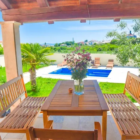 - Istrian Dream With Swimming Pool Apartment *